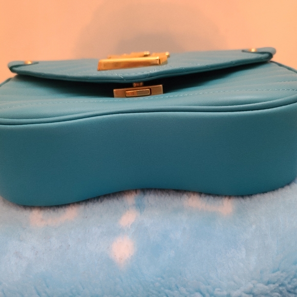 ❌❌SOLD❌❌LIKE NEW louis vuitton WAVE - Picture 9 of 13